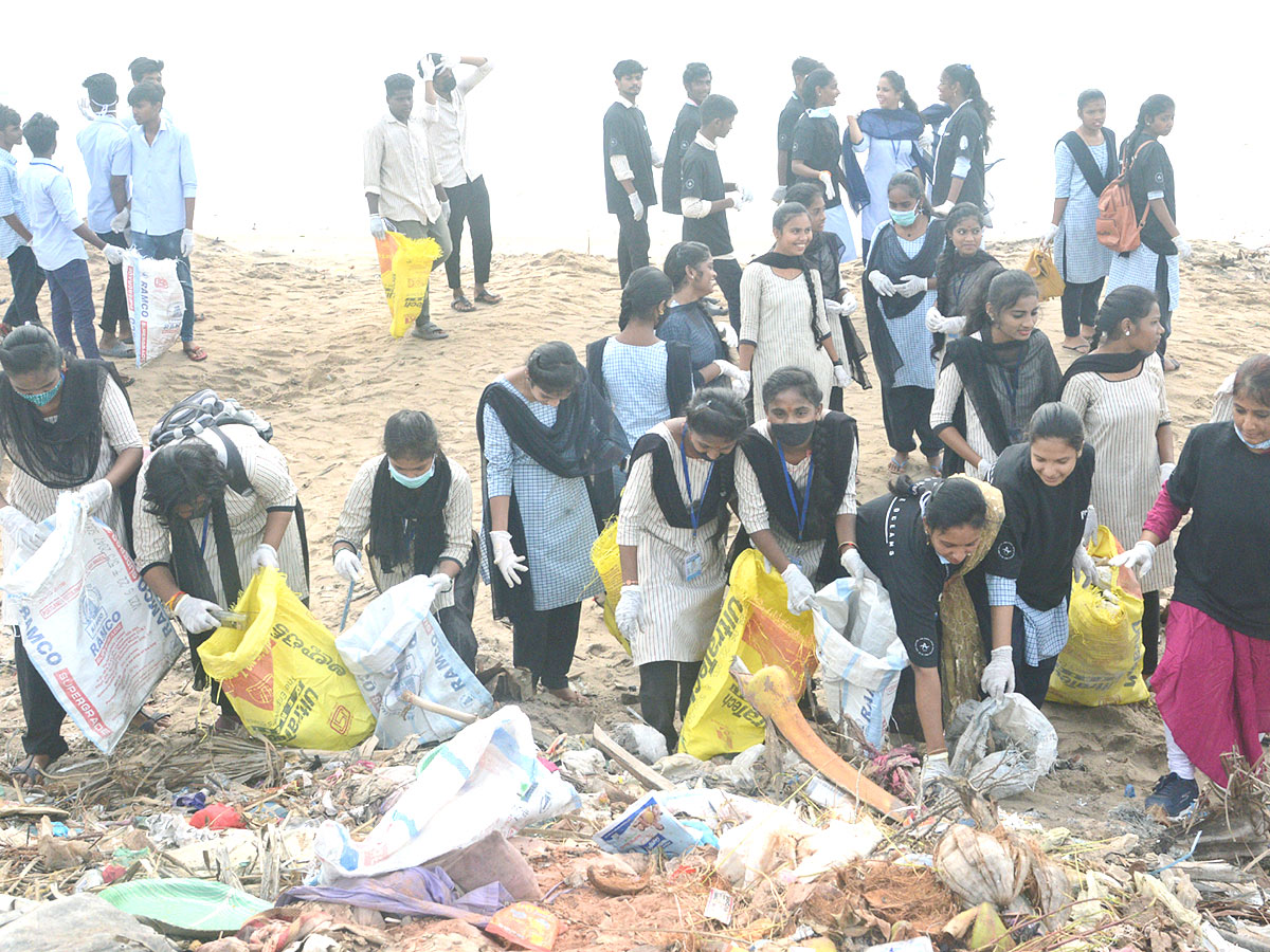 Mega Beach Cleaning at RK Beach in Vizag Photos - Sakshi24