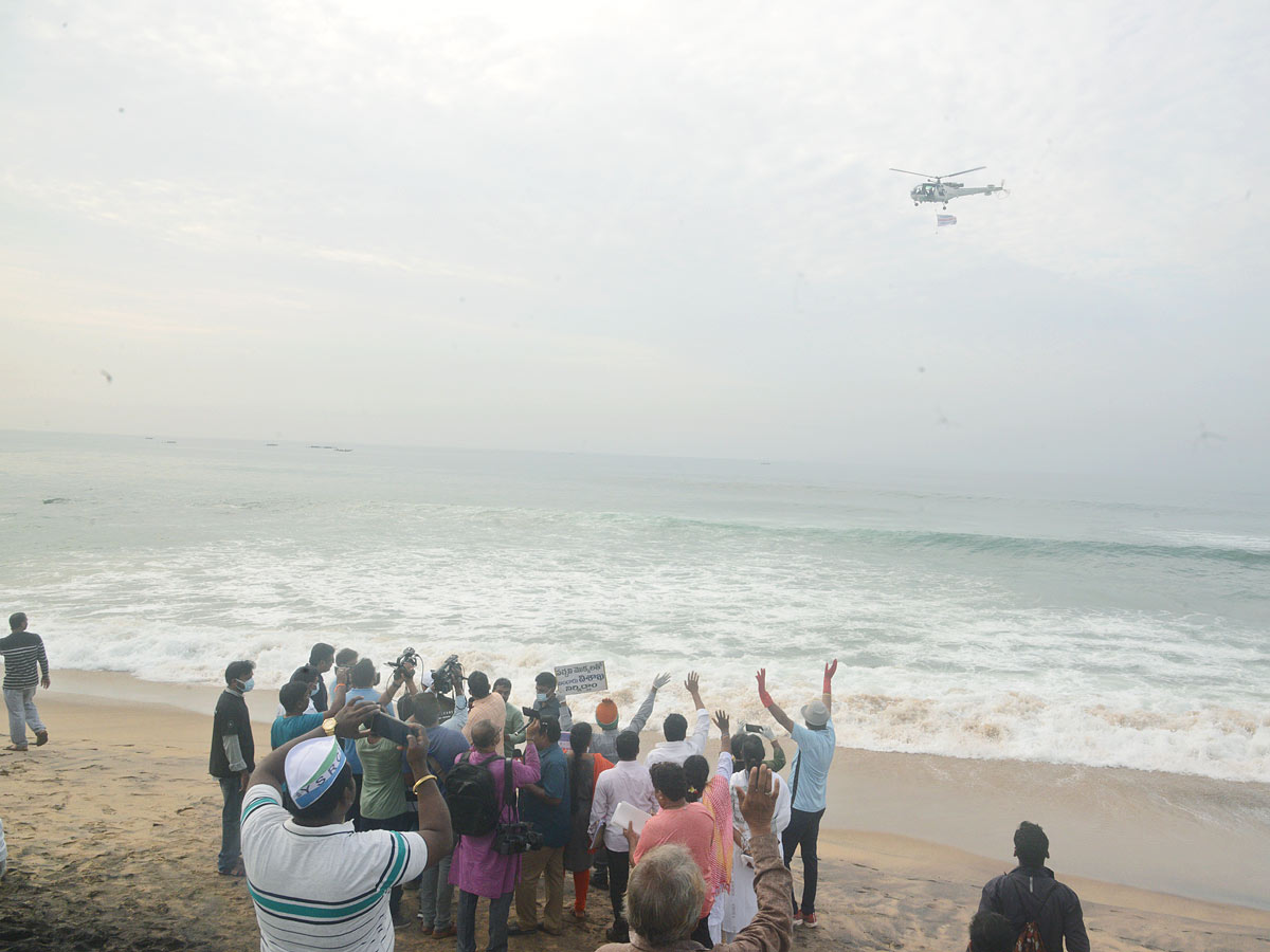 Mega Beach Cleaning at RK Beach in Vizag Photos - Sakshi26