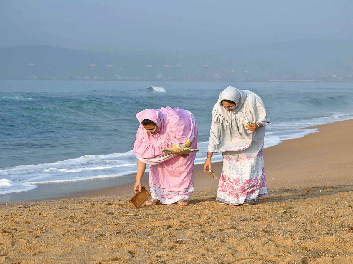 Mega Beach Cleaning at RK Beach in Vizag Photos - Sakshi7