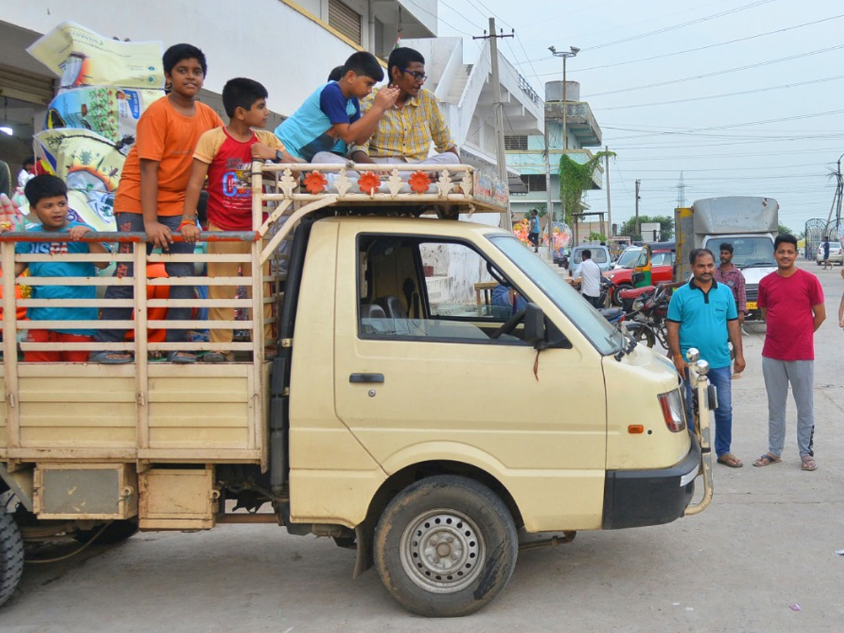 People carry idols of Ganesha on a truck ahead of Ganesh Chaturti festival Photo Gallery - Sakshi3