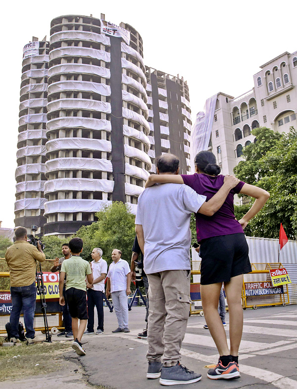 Noida Supertech Twin Towers Demolition - Sakshi13