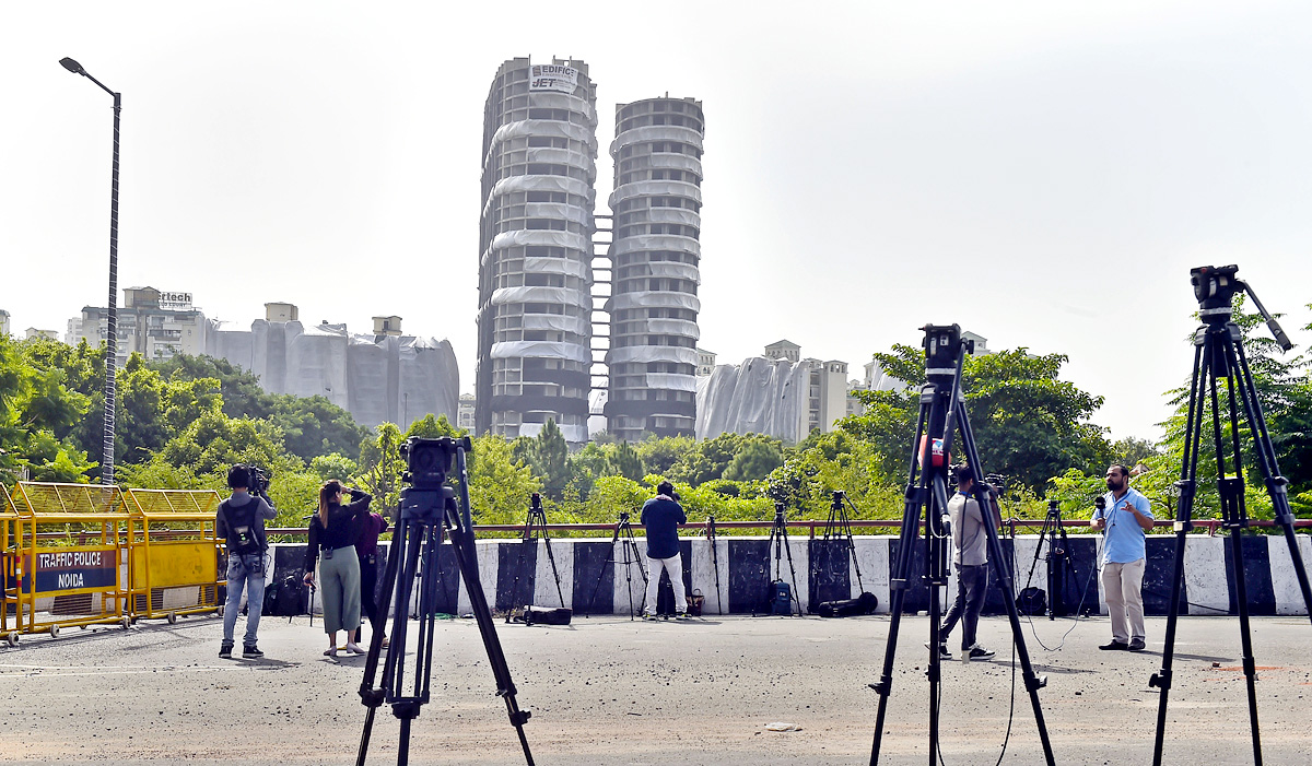 Noida Supertech Twin Towers Demolition - Sakshi10