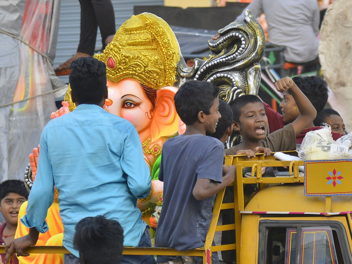 People carry idols of Ganesha on a truck ahead of Ganesh Chaturti festival Photo Gallery - Sakshi15