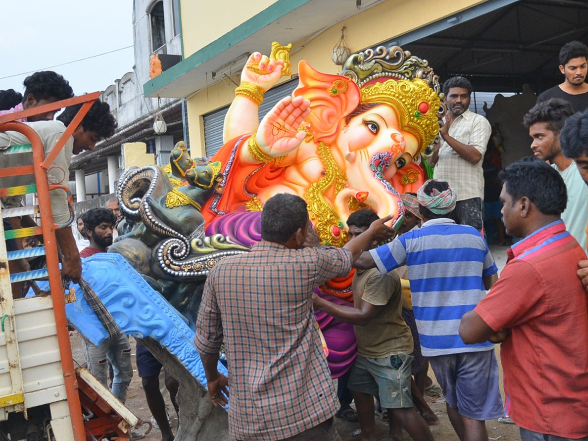 People carry idols of Ganesha on a truck ahead of Ganesh Chaturti festival Photo Gallery - Sakshi7