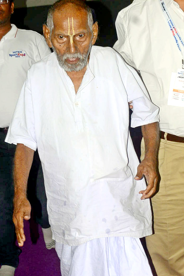 Padma Shri Swami Sivananda Yoga guru 126 years Old Living Indian at Sports Expo at Hitex - Sakshi23