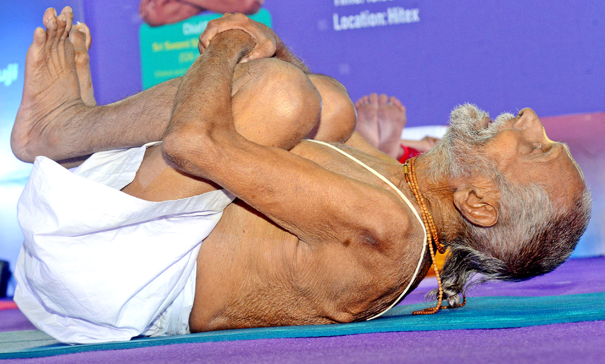 Padma Shri Swami Sivananda Yoga guru 126 years Old Living Indian at Sports Expo at Hitex - Sakshi3