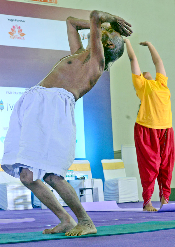 Padma Shri Swami Sivananda Yoga guru 126 years Old Living Indian at Sports Expo at Hitex - Sakshi25