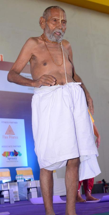 Padma Shri Swami Sivananda Yoga guru 126 years Old Living Indian at Sports Expo at Hitex - Sakshi26