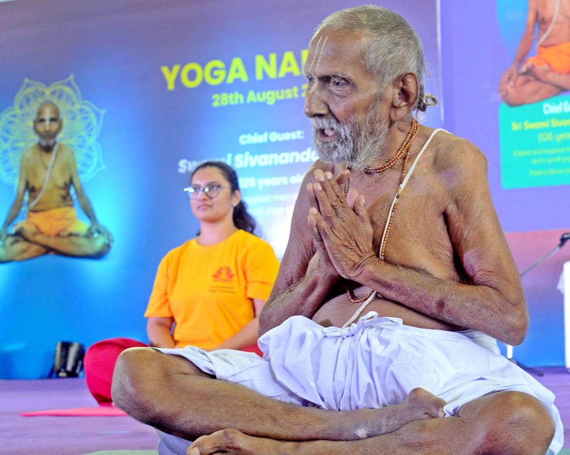 Padma Shri Swami Sivananda Yoga guru 126 years Old Living Indian at Sports Expo at Hitex - Sakshi5