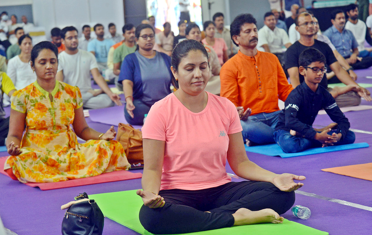 Padma Shri Swami Sivananda Yoga guru 126 years Old Living Indian at Sports Expo at Hitex - Sakshi9