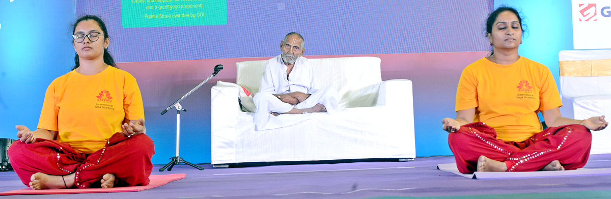 Padma Shri Swami Sivananda Yoga guru 126 years Old Living Indian at Sports Expo at Hitex - Sakshi12