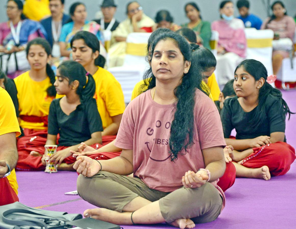 Padma Shri Swami Sivananda Yoga guru 126 years Old Living Indian at Sports Expo at Hitex - Sakshi15