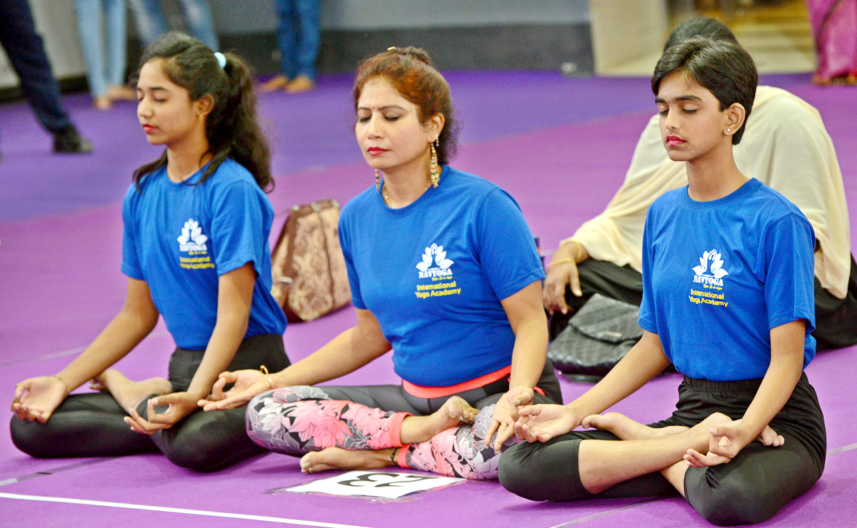 Padma Shri Swami Sivananda Yoga guru 126 years Old Living Indian at Sports Expo at Hitex - Sakshi16