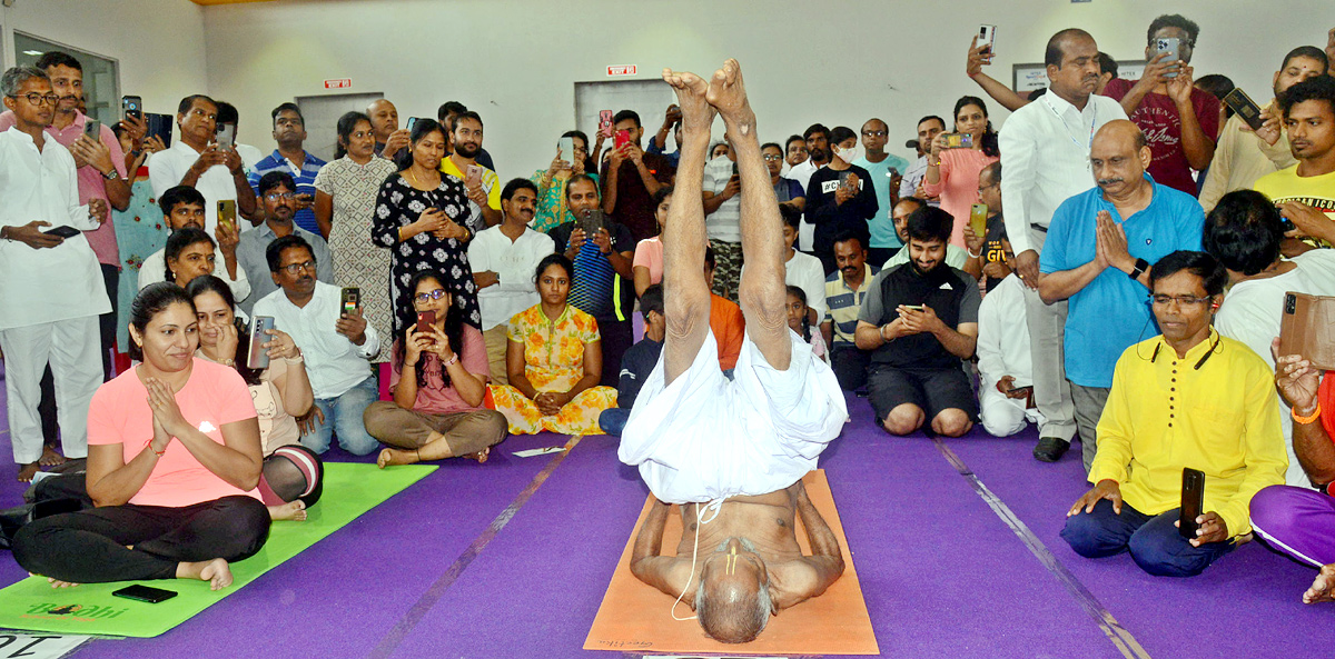 Padma Shri Swami Sivananda Yoga guru 126 years Old Living Indian at Sports Expo at Hitex - Sakshi20