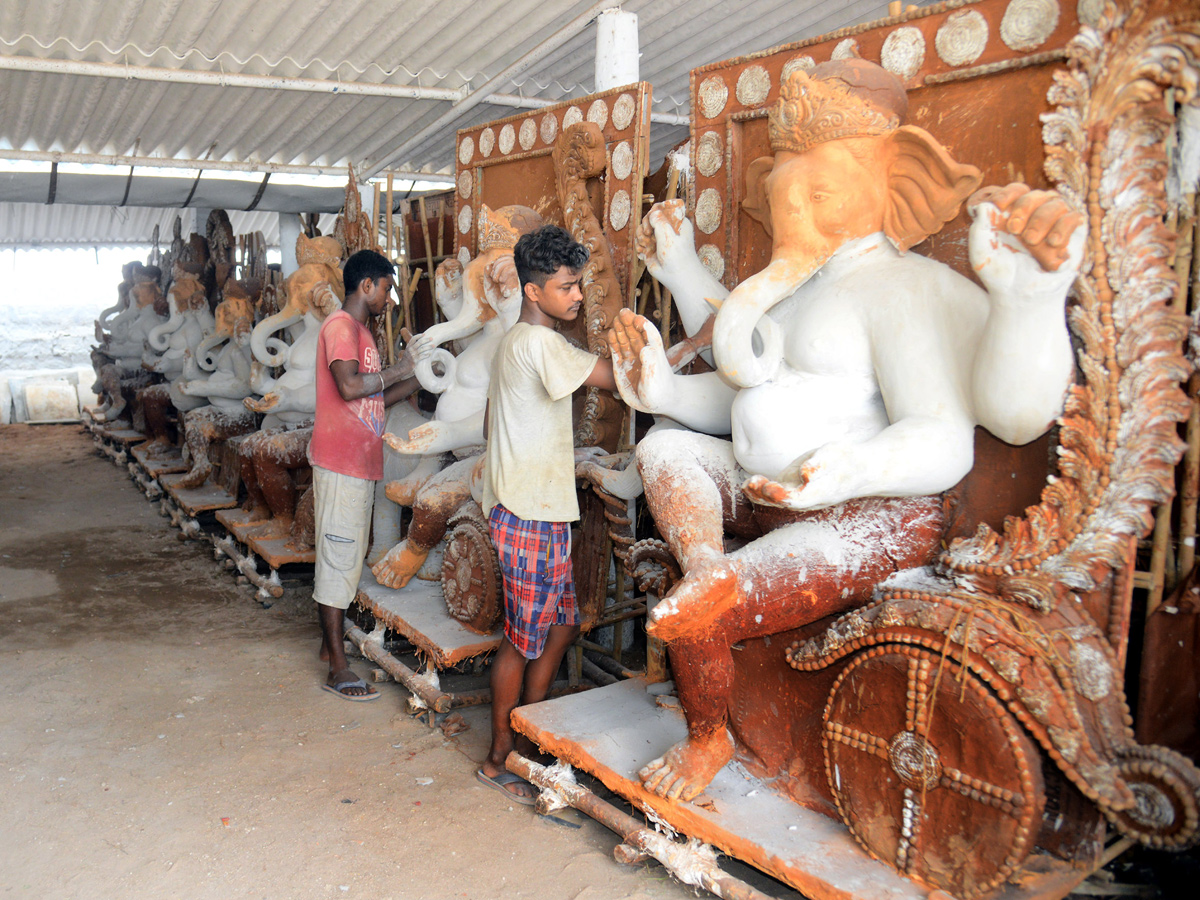 Making Clay Ganesh Idols In Vijayawada Photo Gallery - Sakshi15