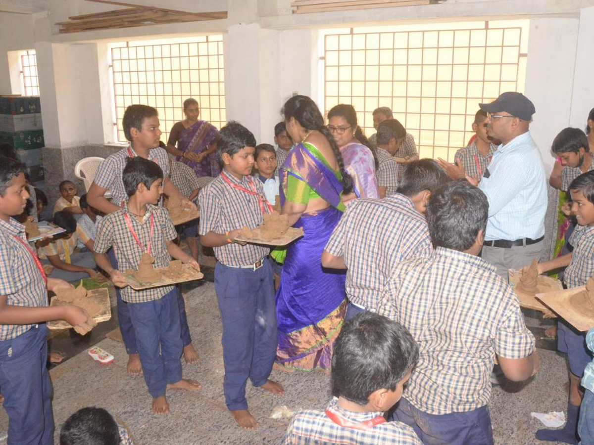 Kids make clay Ganesha for Ganesh Chaturthi Photo Gallery - Sakshi20