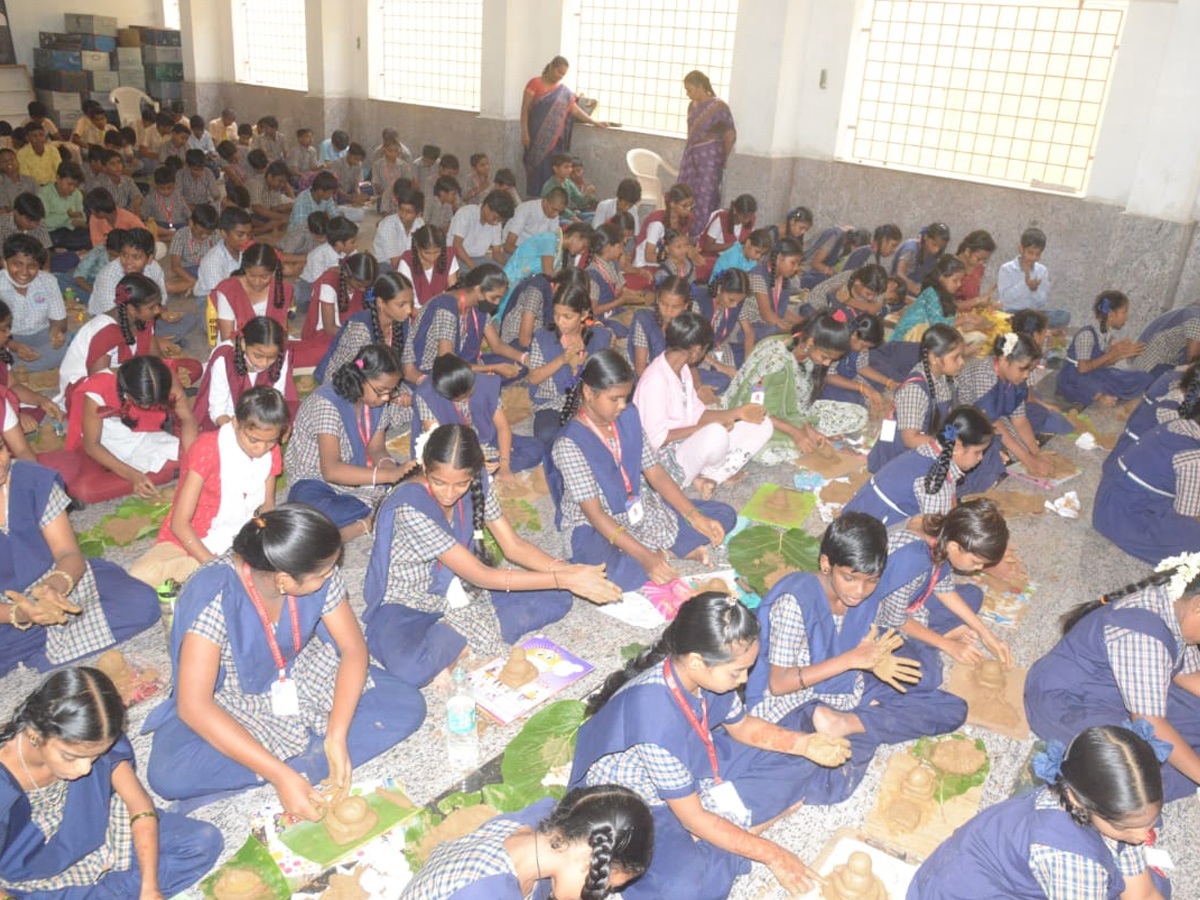 Kids make clay Ganesha for Ganesh Chaturthi Photo Gallery - Sakshi24