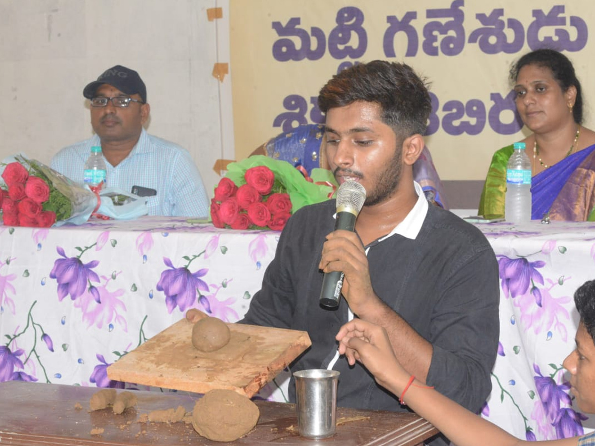 Kids make clay Ganesha for Ganesh Chaturthi Photo Gallery - Sakshi26