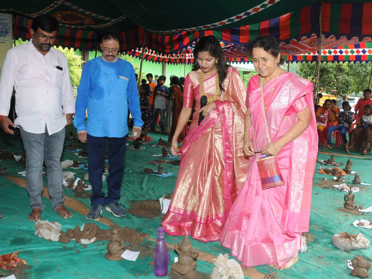 Kids make clay Ganesha for Ganesh Chaturthi Photo Gallery - Sakshi31