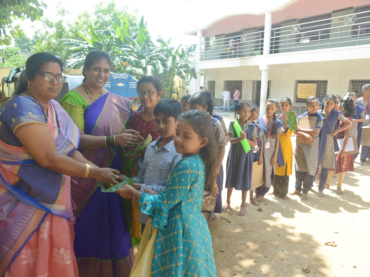 Kids make clay Ganesha for Ganesh Chaturthi Photo Gallery - Sakshi5