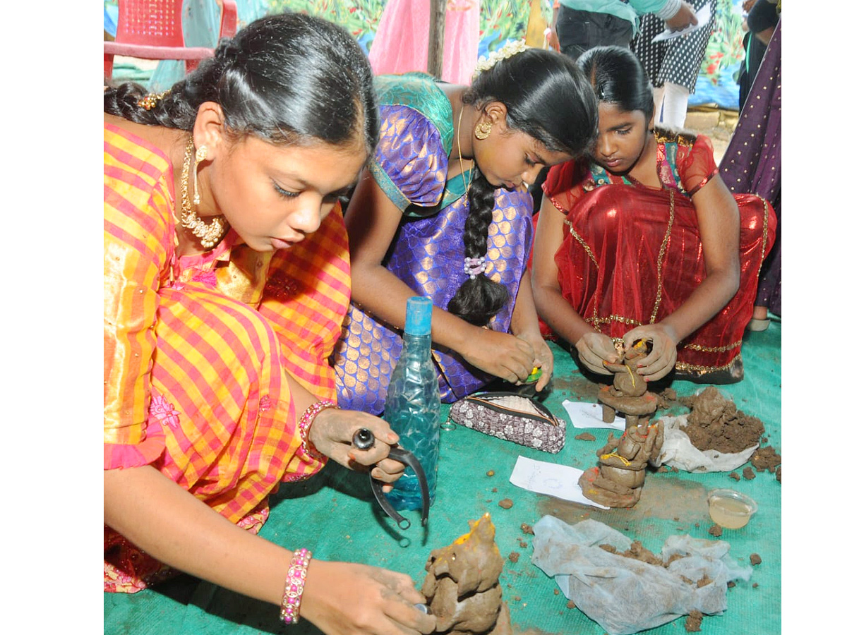 Kids make clay Ganesha for Ganesh Chaturthi Photo Gallery - Sakshi33