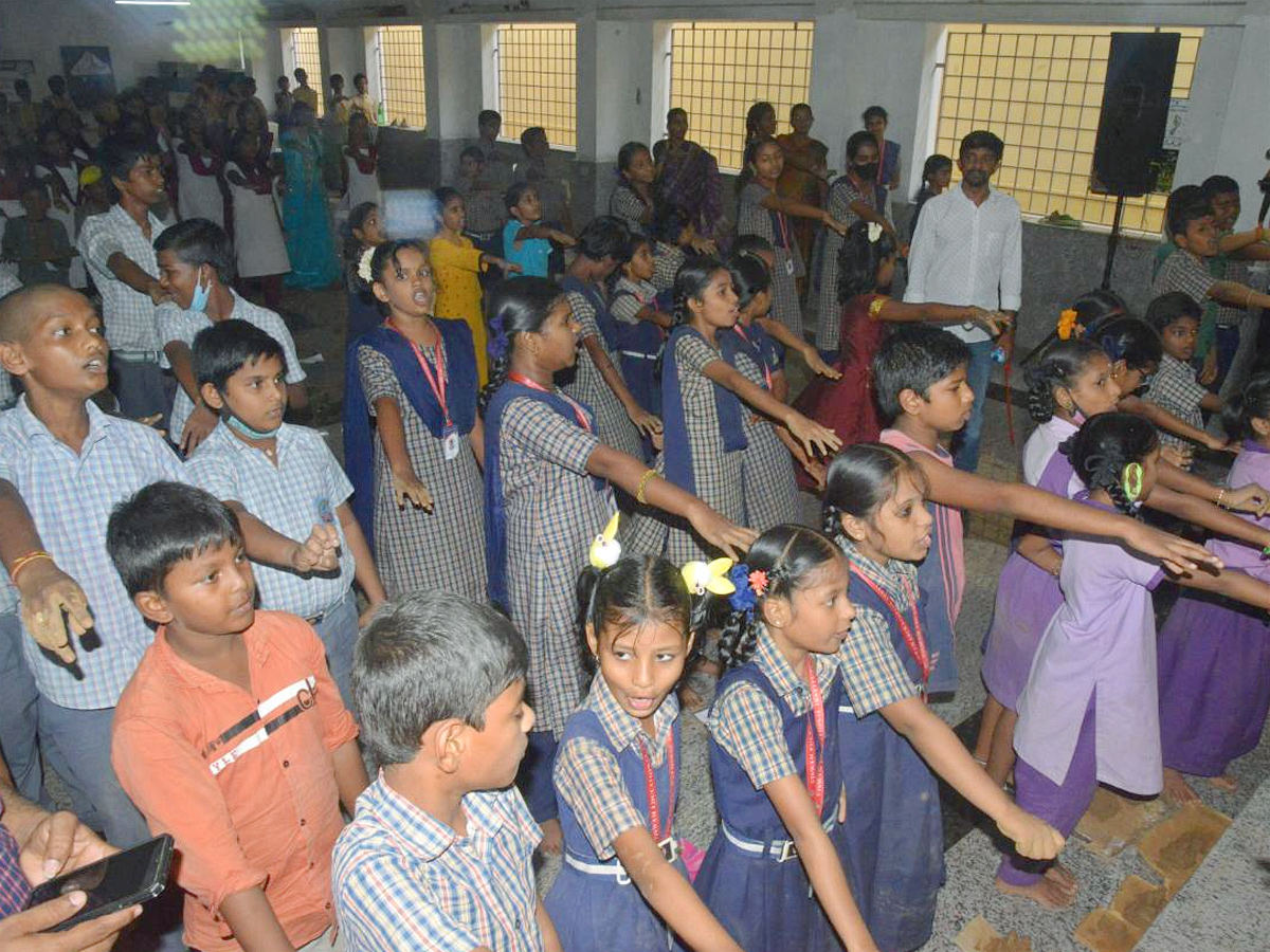 Kids make clay Ganesha for Ganesh Chaturthi Photo Gallery - Sakshi9