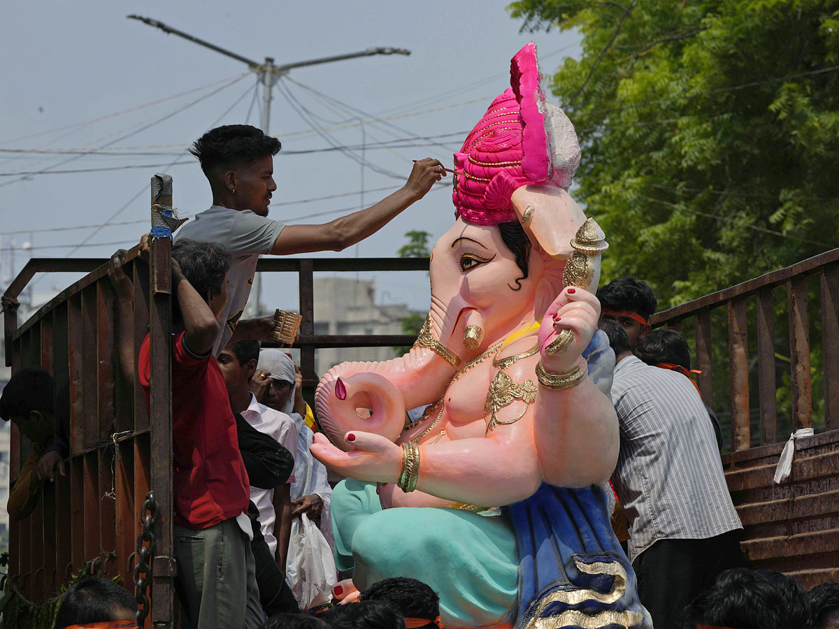 Ganesh Chaturdi Celebrations are Grand Across the Country Photo Gallery - Sakshi15