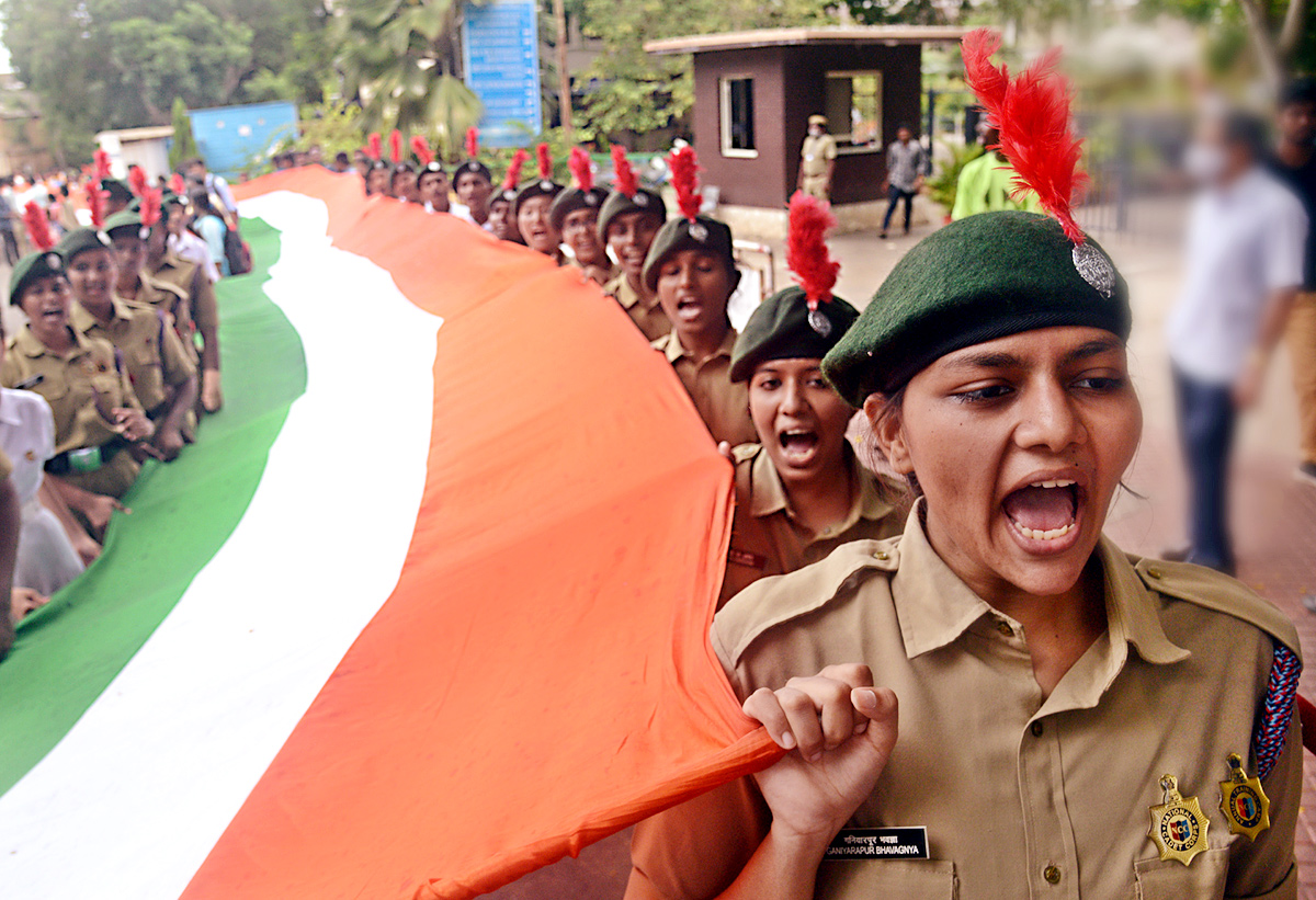 AU Engineering College Students Rally with 500 feet National flag  - Sakshi7