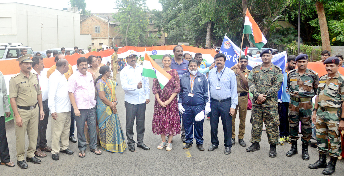 AU Engineering College Students Rally with 500 feet National flag  - Sakshi8