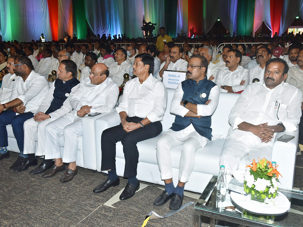 Telangana CM KCR Inaugurates Swatantra Bharatha Vajrotsavam Celebrations In Hyderabad PHoto Gallery - Sakshi21