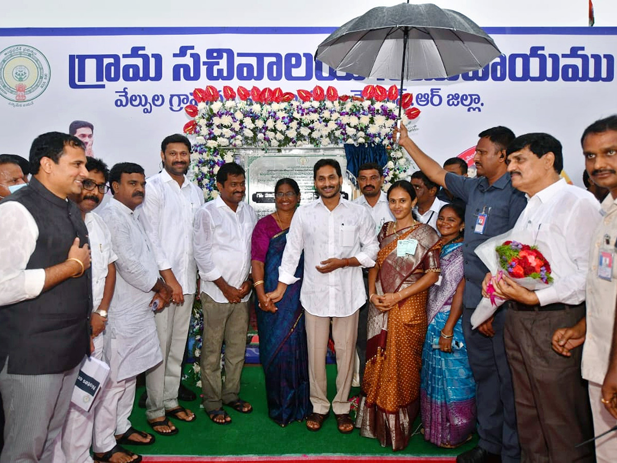 CM Jagan Inaugurates Village Secretariat AT Velpula - Sakshi14