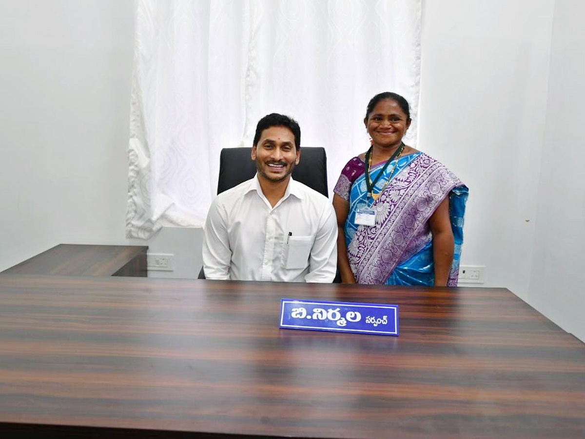 CM Jagan Inaugurates Village Secretariat AT Velpula - Sakshi20