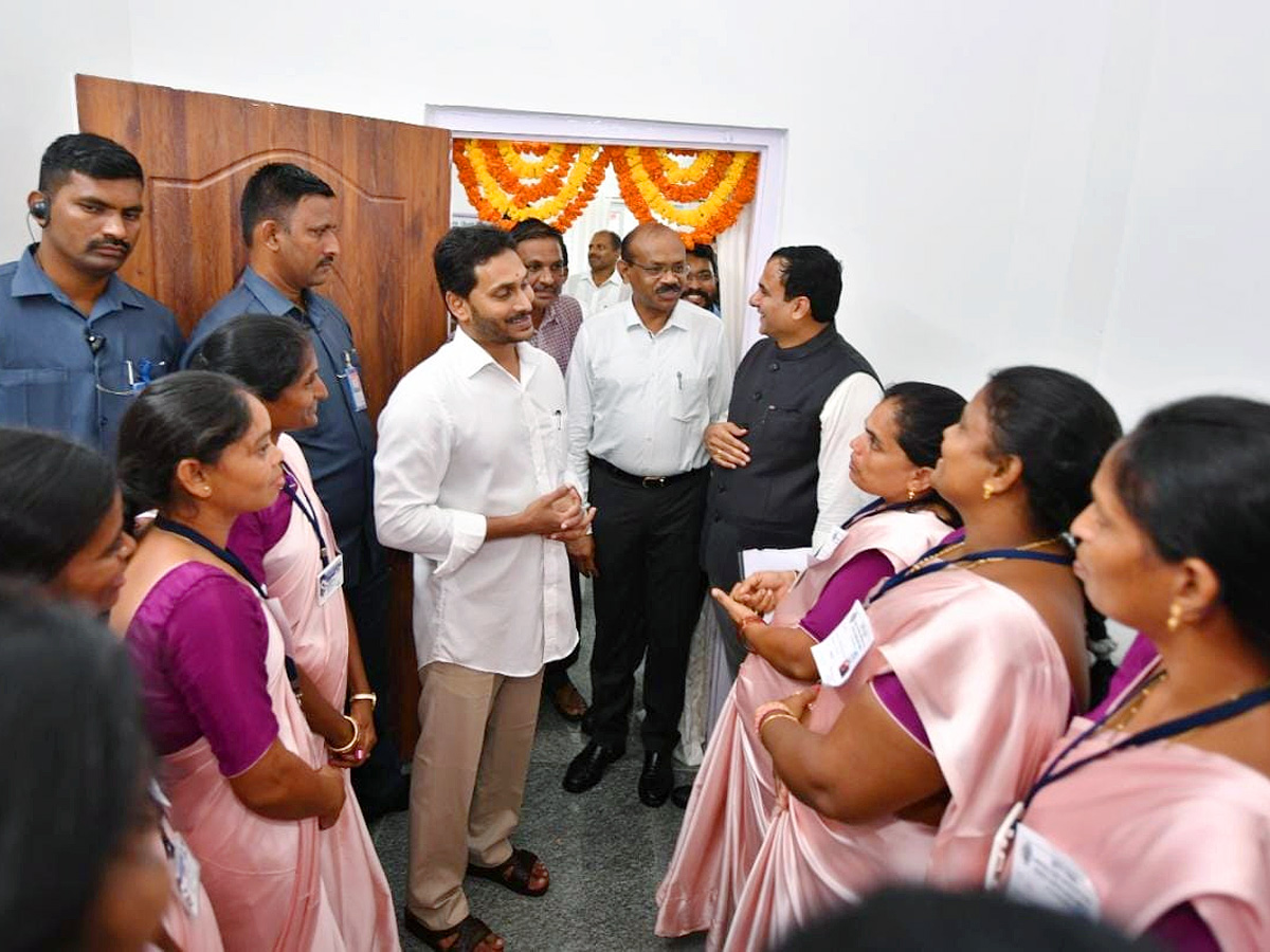 CM Jagan Inaugurates Village Secretariat AT Velpula - Sakshi9