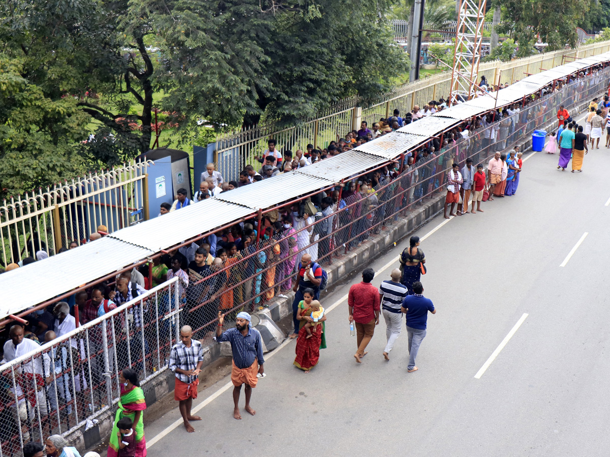 Heavy Rush At Tirumala Photo Gallery - Sakshi13