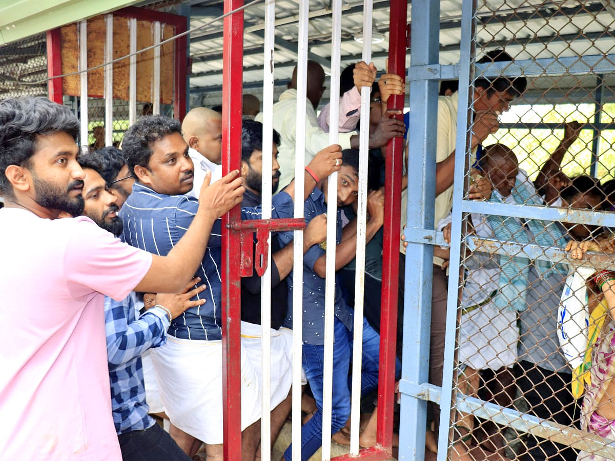 Heavy Rush At Tirumala Photo Gallery - Sakshi2