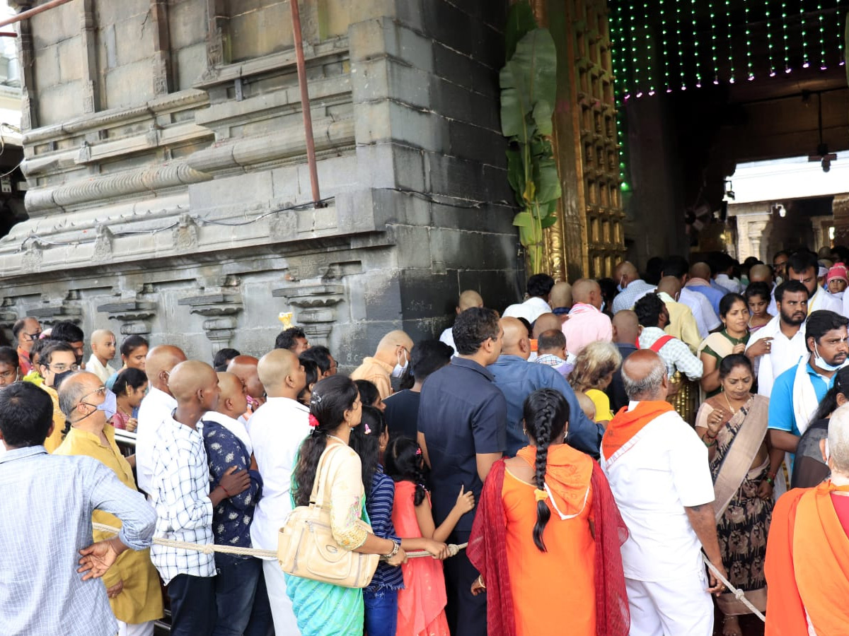 Heavy Rush At Tirumala Photo Gallery - Sakshi6