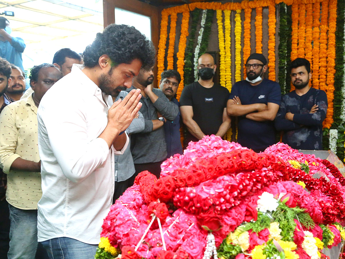 Celebrities Pay Tribute To Krishnam Raju - Sakshi10