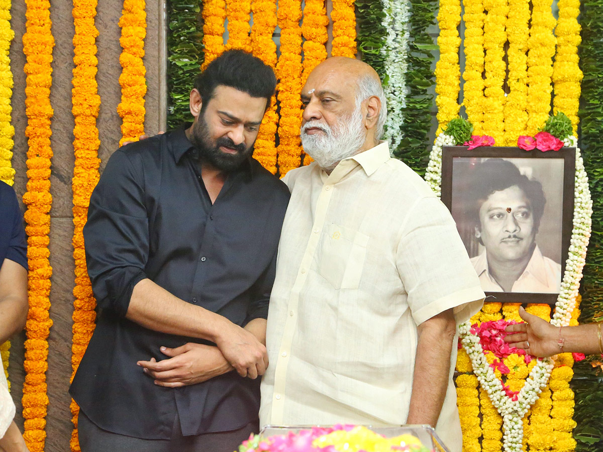 Celebrities Pay Tribute To Krishnam Raju - Sakshi11