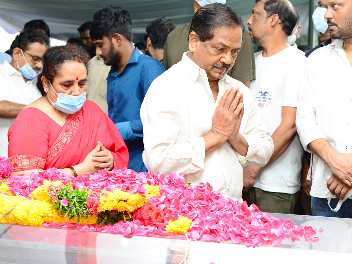 Celebrities Pay Tribute To Krishnam Raju - Sakshi33