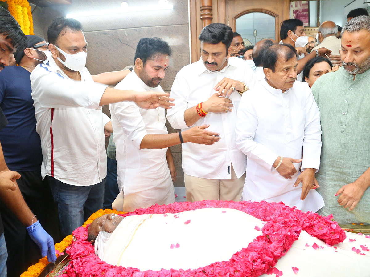 Celebrities Pay Tribute To Krishnam Raju - Sakshi36