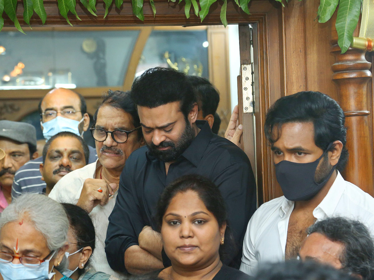 Celebrities Pay Tribute To Krishnam Raju - Sakshi37