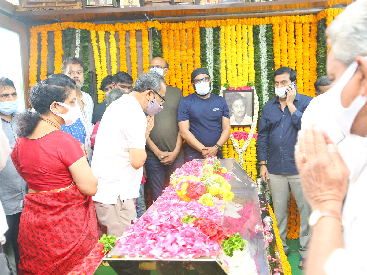 Celebrities Pay Tribute To Krishnam Raju - Sakshi38