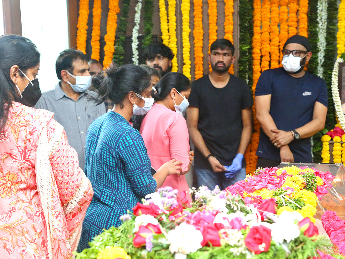 Celebrities Pay Tribute To Krishnam Raju - Sakshi43