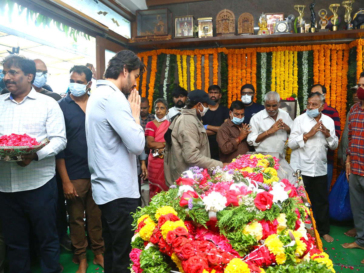 Celebrities Pay Tribute To Krishnam Raju - Sakshi8