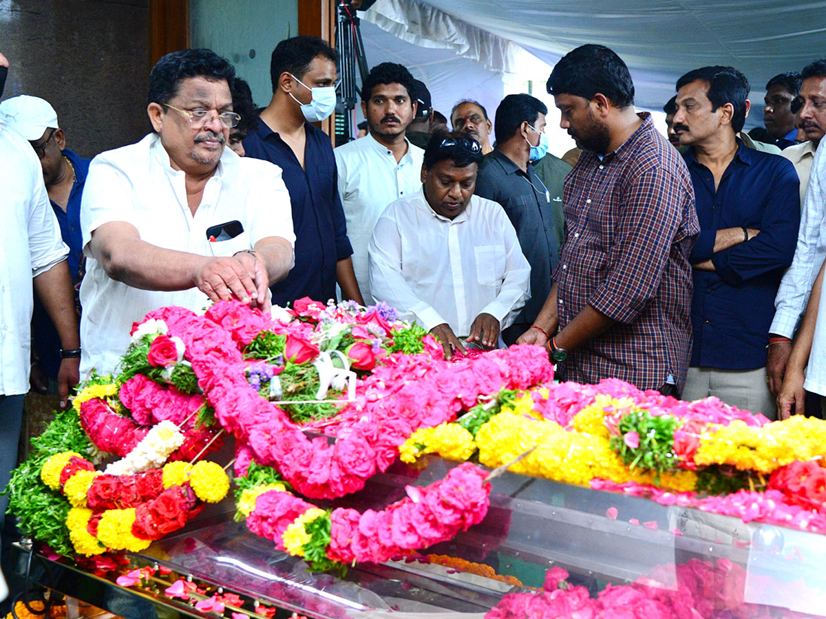 Celebrities Pay Tribute To Krishnam Raju Photo Gallery 2 - Sakshi14