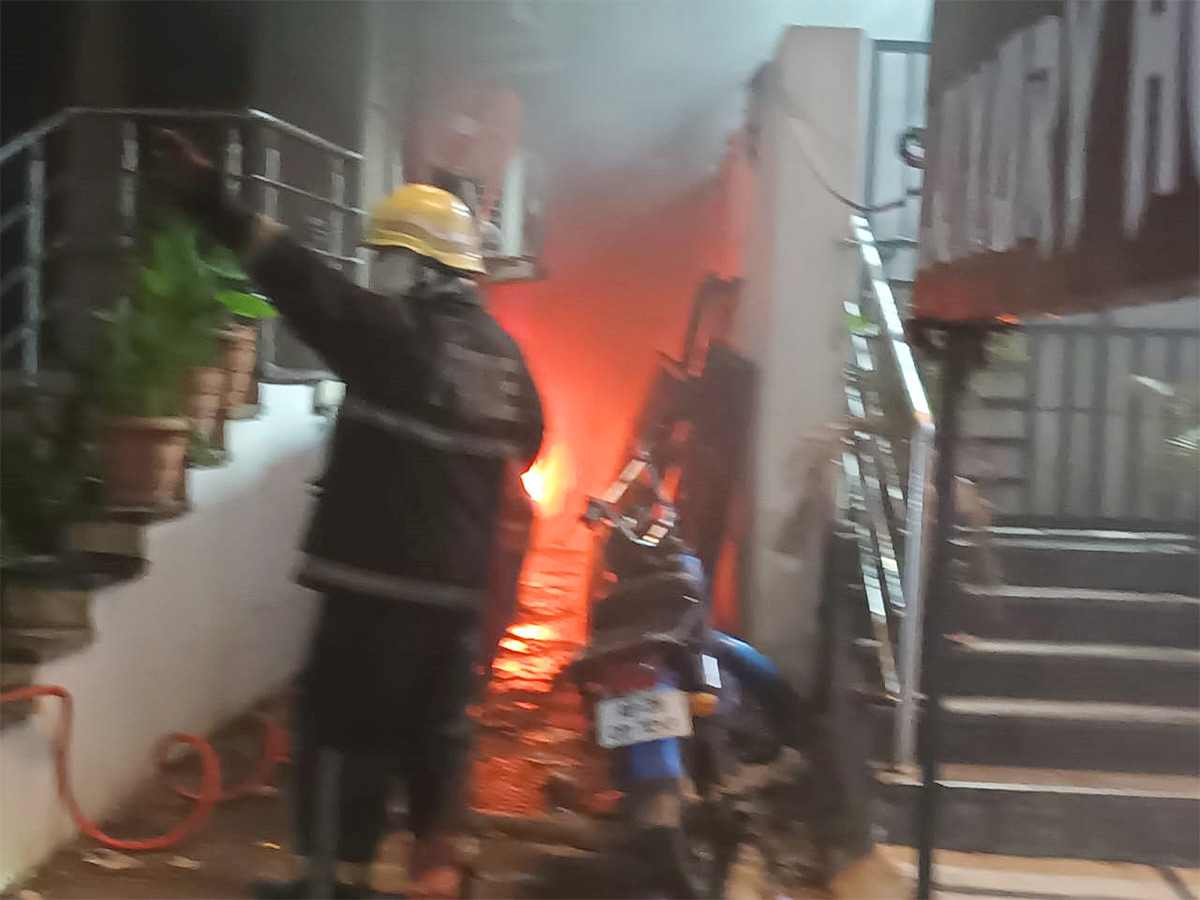 Fire Accident In Secunderabad Ruby Hotel Photos  - Sakshi1