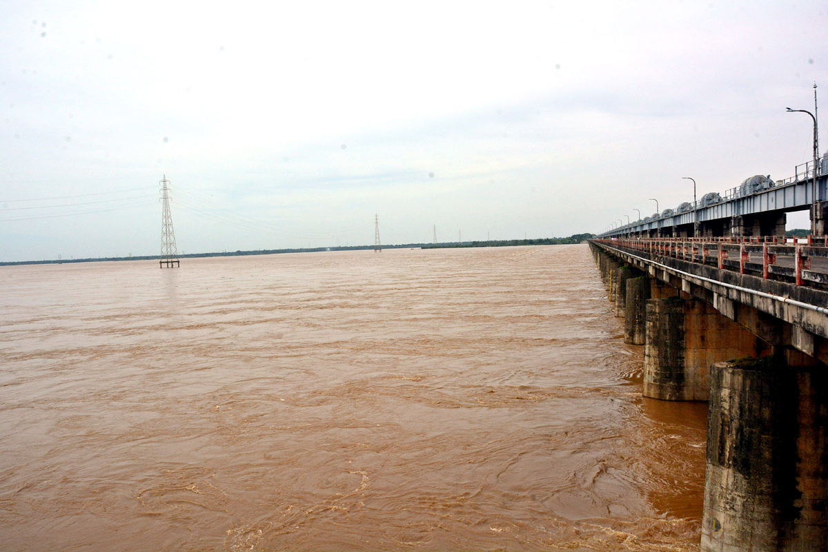 Godavari Flood Surge Continues In Andhra Pradesh - Sakshi3