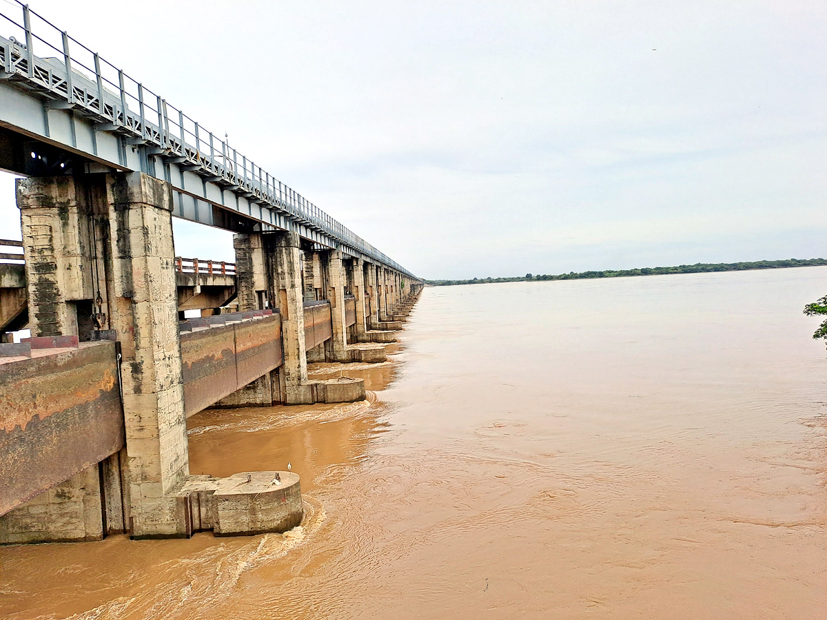 Godavari Flood Surge Continues In Andhra Pradesh - Sakshi6