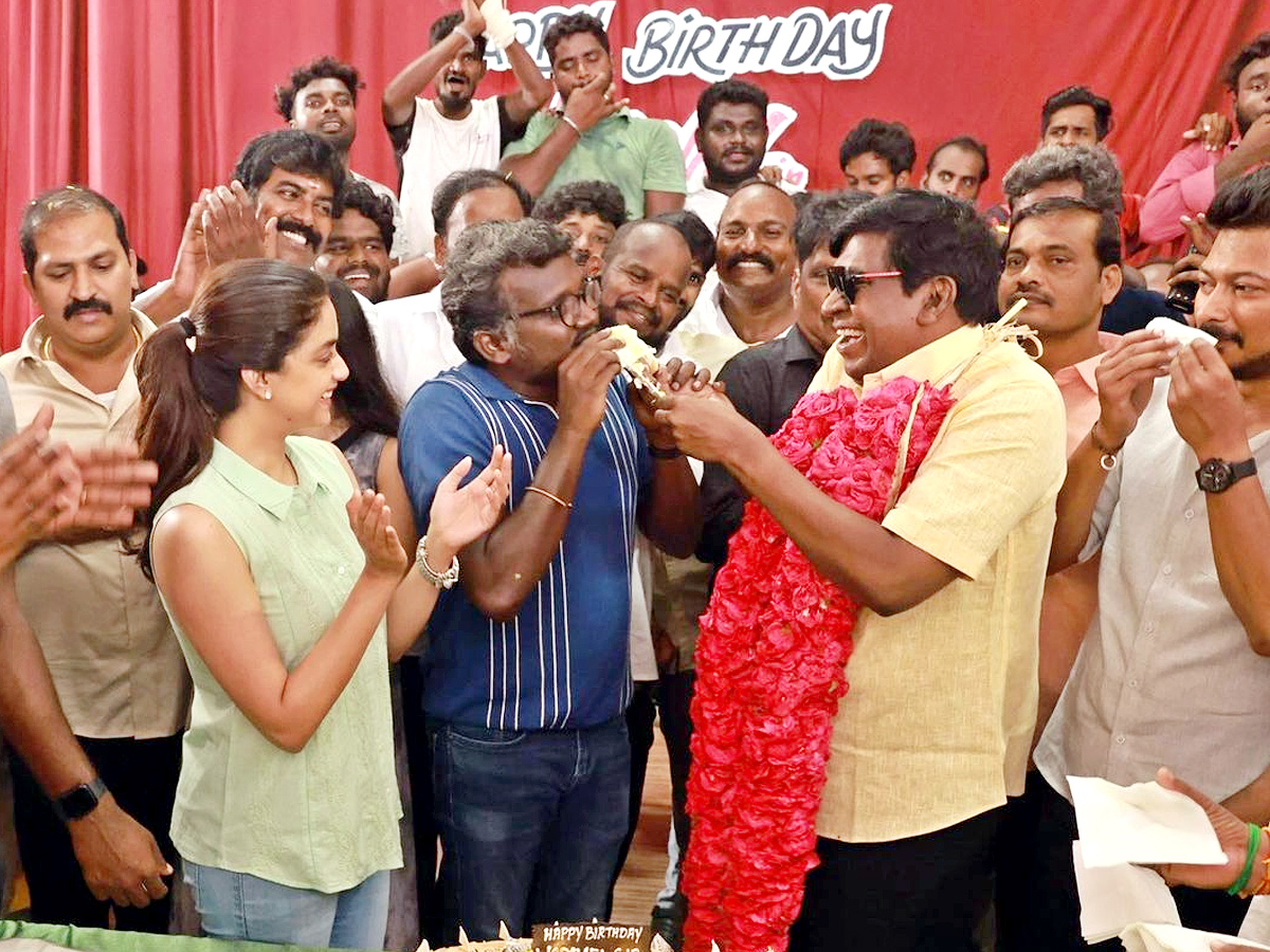 Vadivelu Birthday Celebrations At Maamannan Movie Shooting Spot - Sakshi11