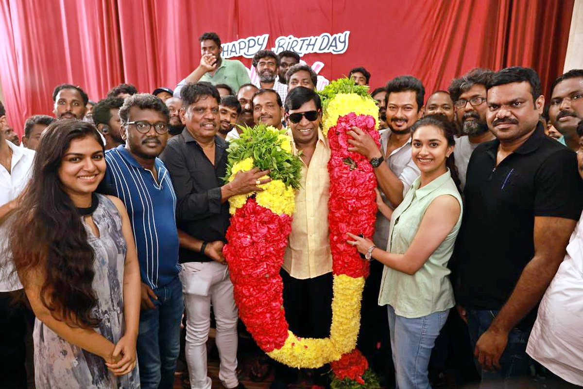 Vadivelu Birthday Celebrations At Maamannan Movie Shooting Spot - Sakshi4